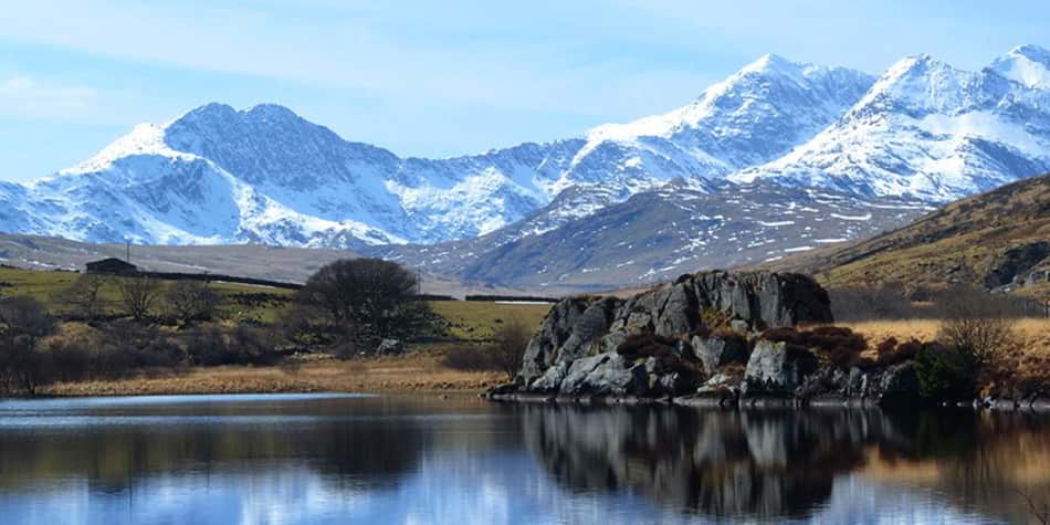 Berge und Seeblick in Wales.