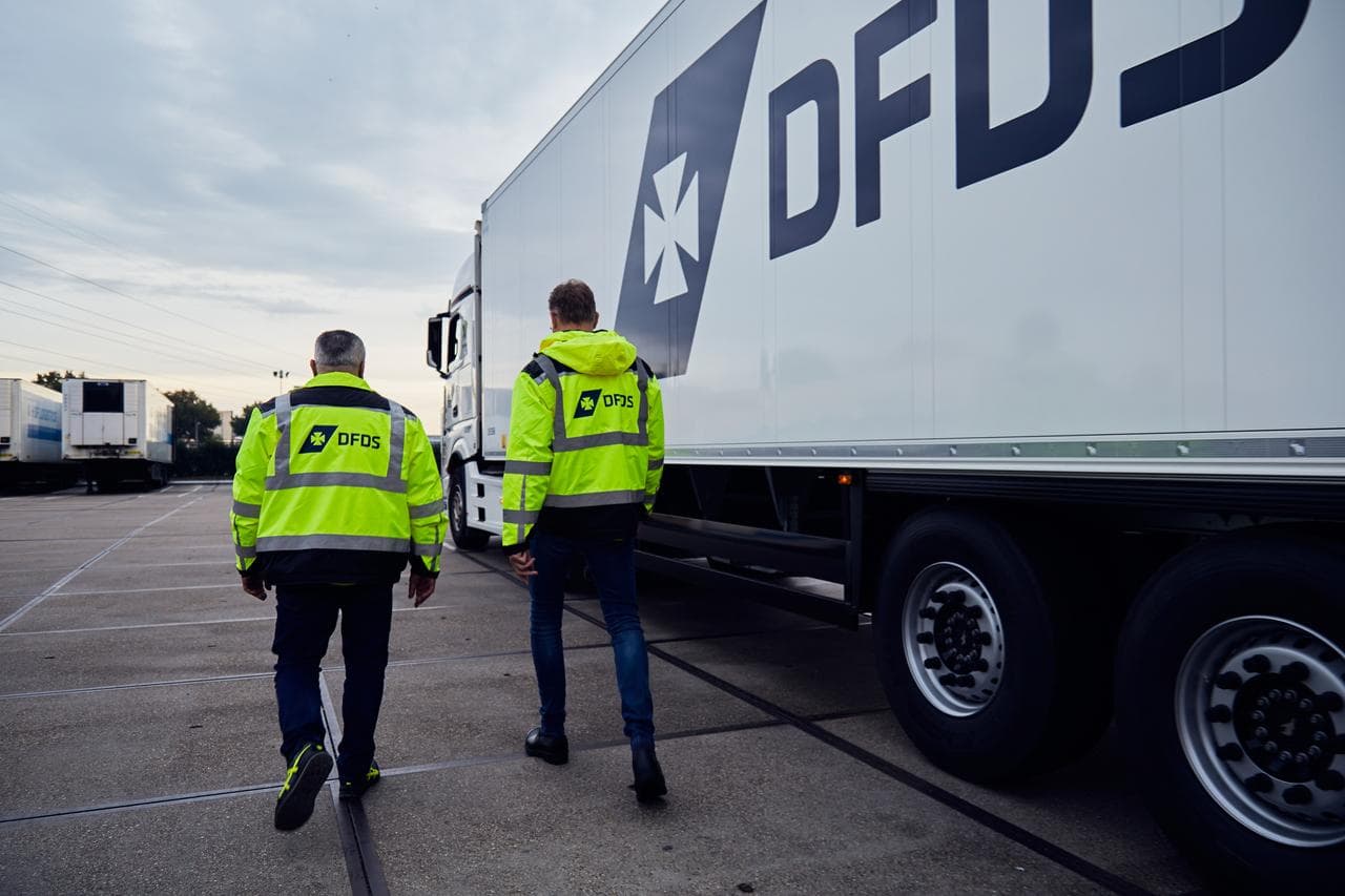 DFDS workers beside a cold chain truck